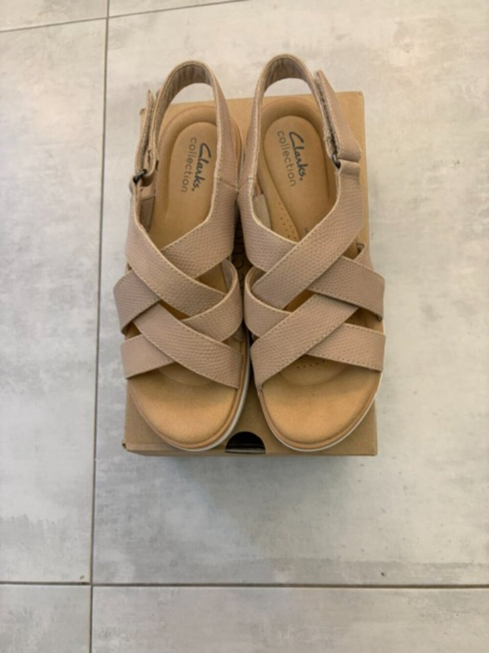 Clarks Women's Comfort Sandals – neutral color – Lightweight Wedge - Picture 2 of 6